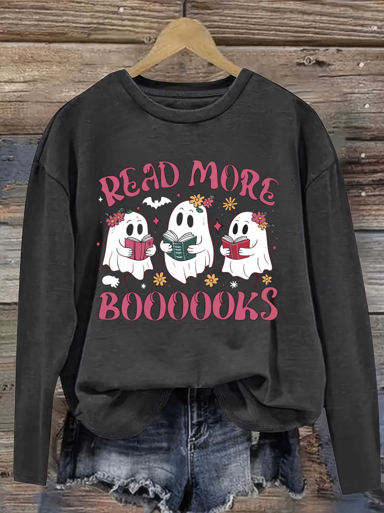 レディースカジュアル長袖クルーネックTシャツ「読書好きの幽霊 - Books のレビューと価格
